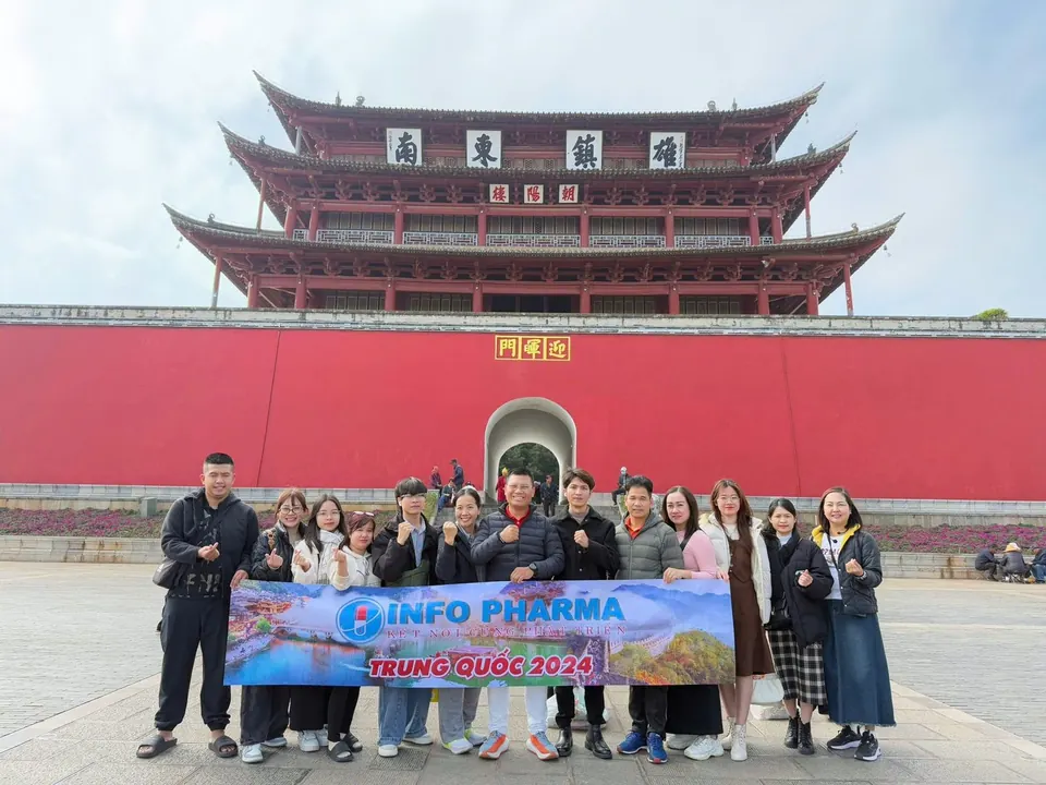 Đoàn INFO Pharma tại Lầu Dương Tử