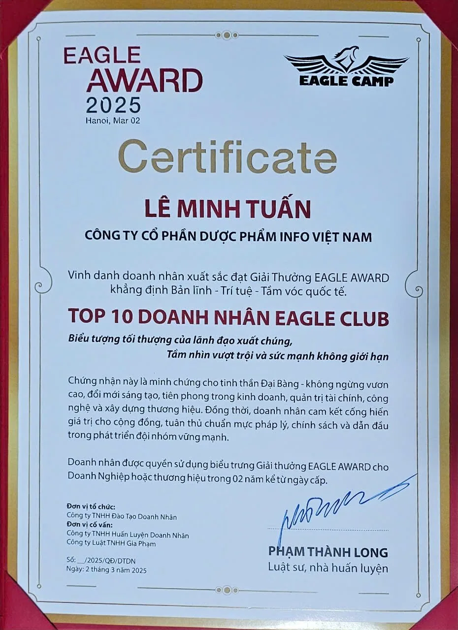 Chứng nhận TOP 10 DOANH NHÂN EAGLE CLUB trao cho Lê Minh Tuấn