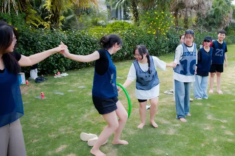 Chuyền vòng qua người