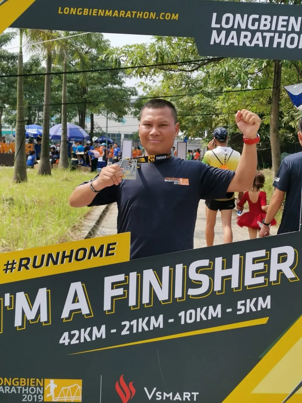 Anh Tuấn về đích Longbien Marathon